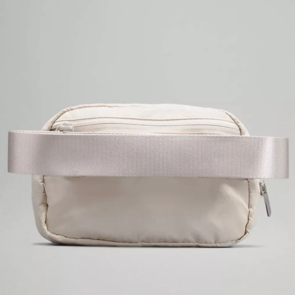 Lululemon Everywhere Belt Bag NWT - Picture 2 of 10